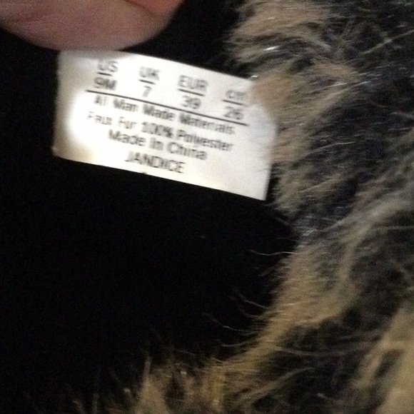 Women's Black Fur-Lined Winter Boots - Picture 8 of 9